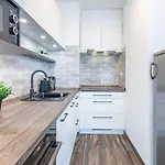 Balcony - Easy Parking - Comfy Home