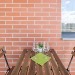 Balcony - Easy Parking - Comfy Home
