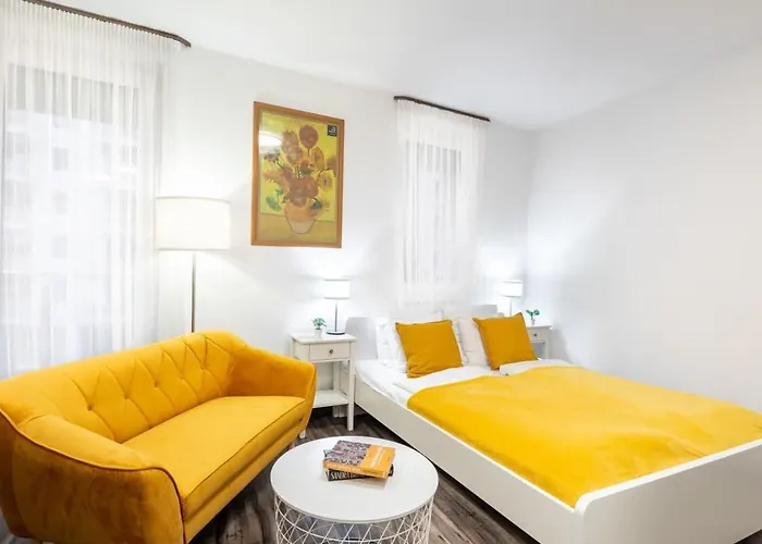 Balcony - Easy Parking - Comfy Home