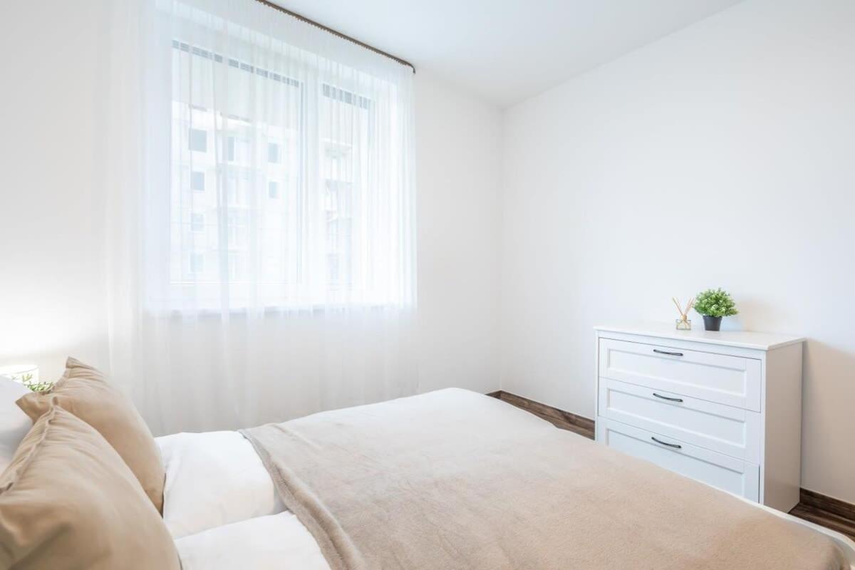 Balcony - Easy Parking - Comfy