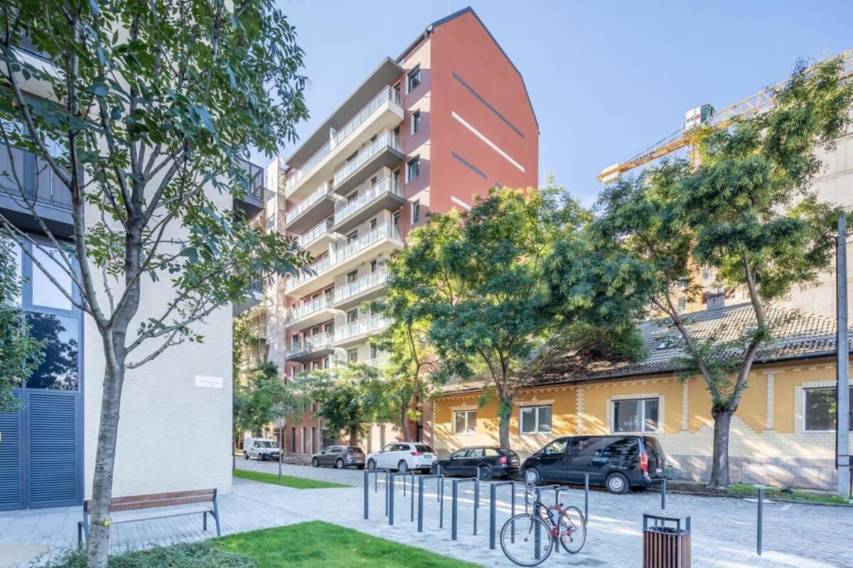 Balcony - Easy Parking - Comfy Apartment *